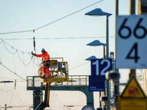 Bahn und Landesregierung haben ein Modernisierungsprogramm für die Infrastruktur gestartet. (Archivbild)