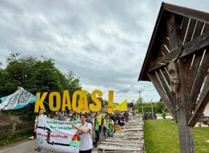 In Reichling demonstrierten Hunderte gegen geplante Gasbohrungen.