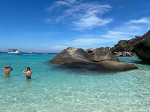 Die Similan Islands mit ihren Granitformationen sind bei Tagestouristen aus aller Welt beliebt - und dürfen sich jetzt wieder erholen. (Archivbild)