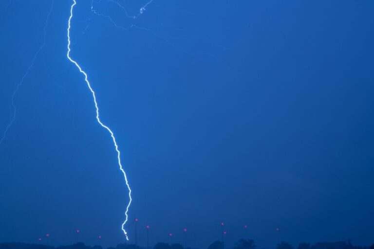 Die Zahl der Blitzeinschläge ist in Hamburg zuletzt wieder gestiegen. (Symbolbild) Foto: Jens Büttner/dpa-Zentralbild/dpa