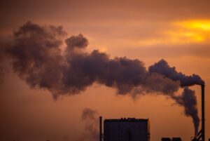 In Summe haben die 40 Dax-Unternehmen ihre Treibhausgas-Emissionen 2024 gesenkt. (Symbolbild)