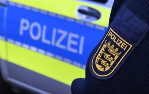 Mehrere tote Tiere lagen in einer Regentonne auf einem Schulgelände. (Symbolbild)