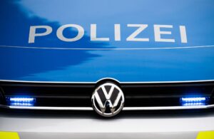 Polizisten in Sonneberg sind wegen einer Boa auf der Straße ausgerückt. (Symbolfoto)