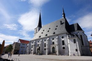 In den heißen Tagen des Sommers sollen Kirchen als Zufluchtsorte für alle zugänglich sein. Dazu hat die Evangelische Kirche in Mitteldeutschland ihre Mitgliedsgemeinden aufgerufen. (Archivfoto)