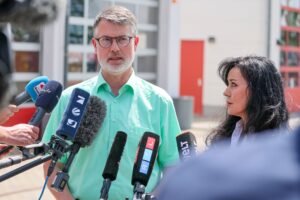 Streift ein Puma durch Braunsbedra? Für den Bürgermeister der Gemeinde Steffen Schmitz (CDU) ist die Frage geklärt. Eine Nachstellung vor Ort habe gezeigt: Das Tier ist kleiner, als zunächst angenommen.