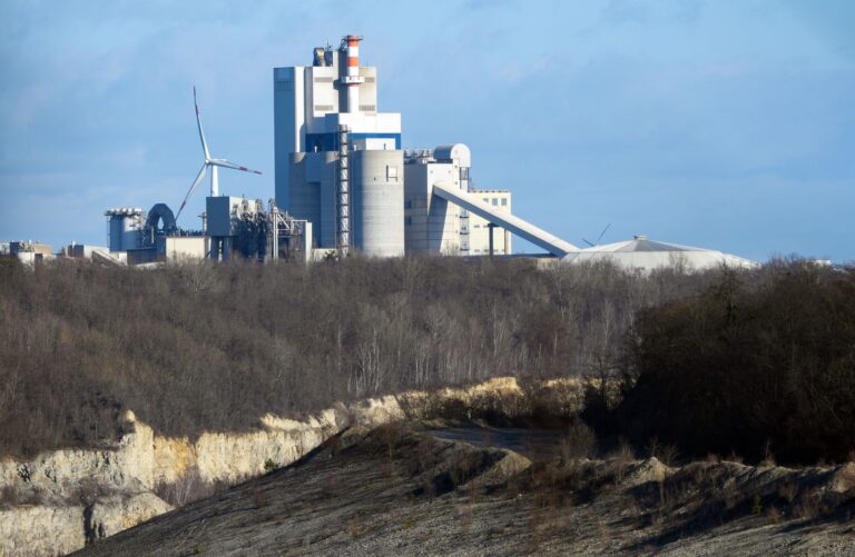 Bei Cemex in Rüdersdorf ist ein Projekt zur CO2-Abscheidung geplant. (Archiv) Foto: Soeren Stache/dpa-Zentralbild/dpa