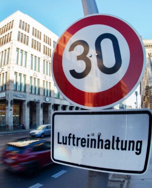 An vielen Berliner Hauptstraßen soll Tempo 30 wieder aufgehoben werden. (Archivbild)