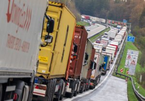 Bislang werden die meisten Lkw mit Diesel betrieben. (Archivbild)
