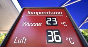 Mediziner mahne  Maßnahmen zum Hitzechutz an. (Symboldbild)
