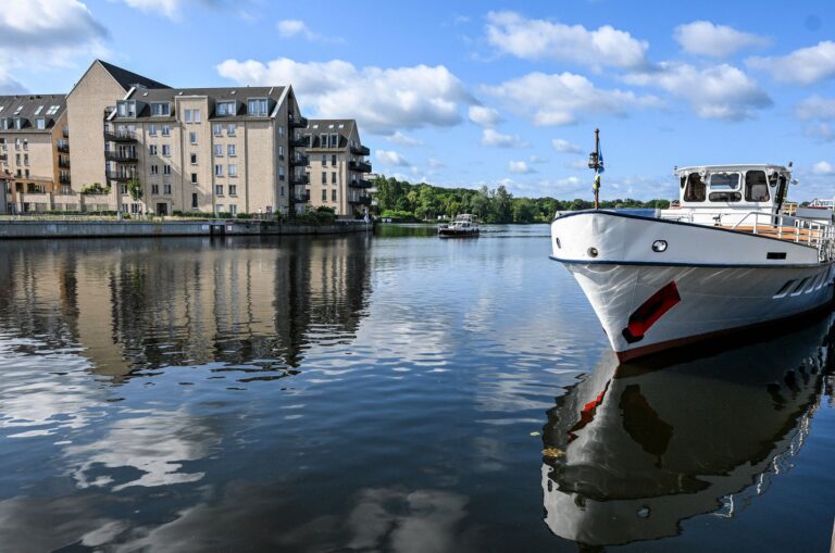 Blick auf die Potsdamer Havel: Die Gewässer rund um die Brandenburger Landeshauptstadt sind größtenteils von hervorragender Wasserqualität. (Symbolbild) Foto: Jens Kalaene/dpa