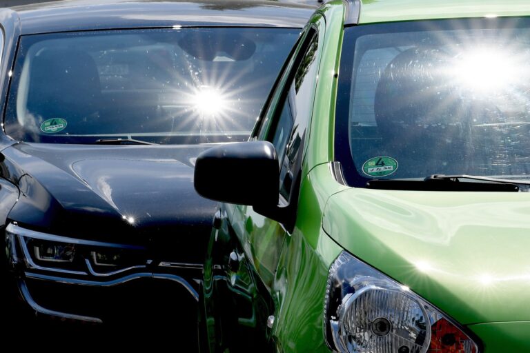 Die Hitze kann im Verkehr zum Problem werden. (Symbolbild) Foto: Britta Pedersen/dpa-Zentralbild/dpa-tmn