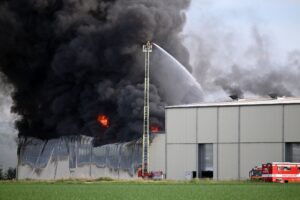 Feuer durch einen weggeworfenen Akku: Würde ein Pfandsystem helfen? (Archivfoto)