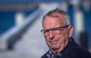 Umweltminister Till Backhaus hat bei einem Besuch in Prerow eine positive Bilanz zum Inselhafen gezogen. (Archivbild)