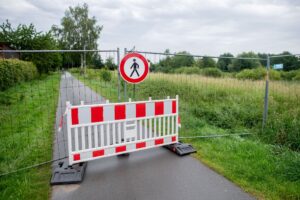 Wegen Alligator-Verdacht abgesperrt: Bei der Suche nach dem Tier soll ein Züchter helfen.