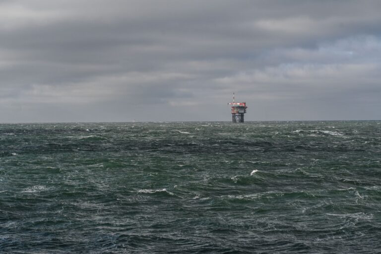 Das Bundesamt für Seeschifffahrt und Hydrographie (BSH) verzeichnete im Frühjahr außergewöhnlich hohe Wassertemperaturen in Nordsee und Ostsee (Archivbild). Foto: Lars Penning/dpa