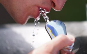 CDU und Sozialverband fordern zum Hitzeaktionstag mehr Wasserspender für Hamburg (Archivbild).