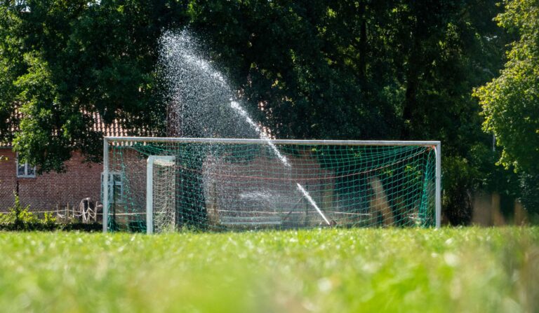Flüsse und Grundwasser stehen angesichts der anhaltenden Trockenheit unter Druck. (Archivbild) Foto: Melissa Erichsen/dpa