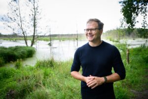 Moore können viel Treibhausgas speichern. Umweltminister Carsten Schneider will sich in Wacken Moorgrasmatten anschauen. (Archivbild)
