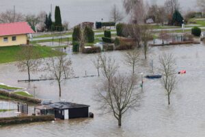 Nordrhein-Westfalen gehört nach einer Bewertung der Deutschen Umwelthilfe (DUH) zu den Bundesländern mit einem besonders hohen Risiko für schwere Schäden durch ein Jahrhunderthochwasser. (Symbolbild)