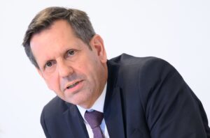Niedersachsens Ministerpräsident Olaf Lies (SPD) verteidigt die umstrittene Gasförderung vor Borkum. (Archivfoto)