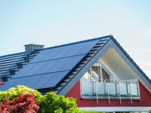 Besitzer privater Solaranlagen müssen teilweise monatelang auf ihre Einspeisevergütung warten. Die Eon-Tochtergesellschaft Westnetz bittet betroffene Kunden auf ihrer Homepage um «Entschuldigung für die längere Bearbeitungsdauer». (Archivbild)