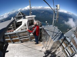 Seit 125 Jahrenwerden auf der Zugspitze Wetterdaten gesammeln (Archivfoto)