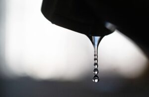 Die Versorgung mit ausreichend Trinkwasser gehört zur Daseinsvorsorge. (Symbolbild)