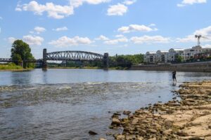 An der Elbe in Magdeburg wurde voraussichtlich ein neuer historischer Tiefststand gemessen.
