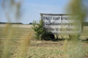 Seit Jahren protestieren Menschen in der Altmark gegen den Verbleib des giftigen Abfalls. (Archivbild)