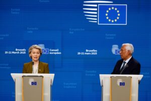 Ursula von der Leyen (l) und António Costa sprechen für die EU mit China. (Archivbild)
