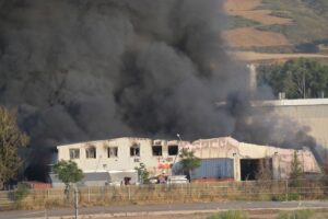 Rund 60.000 Bewohner umliegender Gemeinden wurden aufgerufen, ihre Häuser nicht zu verlassen, Türen und Fenster geschlossen zu halten und Klimaanlagen auszustellen.