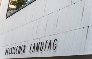 Der Hessische Friedenspreis wird im September im Landtag an Silva überreicht (Symbolbild)