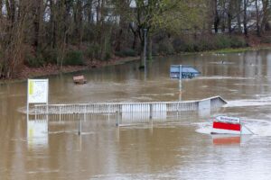 Anfang 2024 ist die Lahn in Gießen über die Ufer getreten: Verschiedene Maßnahmen sollen in Hessen zu mehr Hochwasserschutz beitragen. (Archivbild)