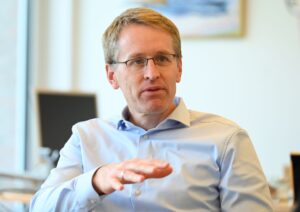 Ministerpräsident Daniel Günther will Vorfahrt für erneuerbare Energien.