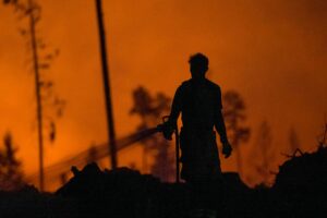 Bei Großbränden in unwegsamem Gelände wie dem jüngsten Waldbrand auf der Saalfelder Höhe wird die Versorgung mit Löschwasser mitunter zur Herausforderung.