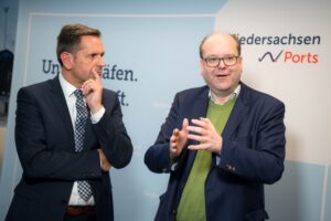 Sollte vor Borkum Gas gefördert werden? In dieser Frage gibt es Differenzen zwischen Ministerpräsident Olaf Lies (l) und Umweltminister Christian Meyer (r). (Archivbild)