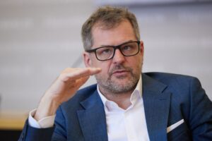 Grünen-Fraktionschef Werner Graf sieht falsche Weichenstellungen bei der Fernwärme in Berlin.