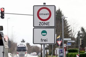 Die Schilder mit dem Hinweis auf die Umweltzone werden in Mainz abgebaut. (Symbolbild)