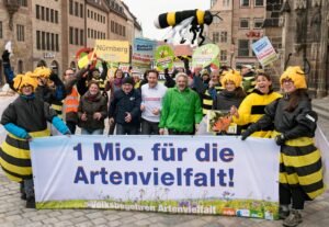 2019 stieß das Volksbegehren auf den Nerv der Zeit in Bayern. 1,7 Millionen Menschen forderten mit ihrer Unterschrift mehr Artenschutz in Bayern. Nun sehen die Initiatoren die Umsetzung in Gefahr. (Archivbild)
