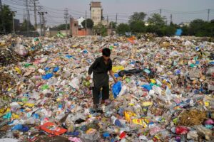 Plastikabfall wird auch exportiert und sorgt in vielen Entwicklungsländern für Probleme. (Archivbild)