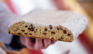 Eine neue Verpackungsregelung für Christstollen sorgt in Sachsen für Unmut (Archivbild).