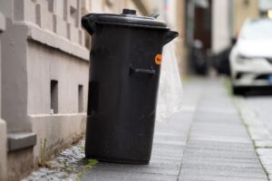 Für die Abfallentsorgung müssen viele Bürger tiefer in die Tasche greifen. (Symbolbild)