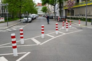 Ob und wie stark der Autoverkehr in Berlin ausgebremst werden soll, ist seit langem in der Diskussion. (Archivbild)