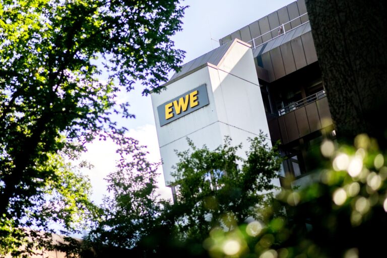 Der Energieversorger will klimaneutral werden. (Archivfoto) Foto: Hauke-Christian Dittrich/dpa