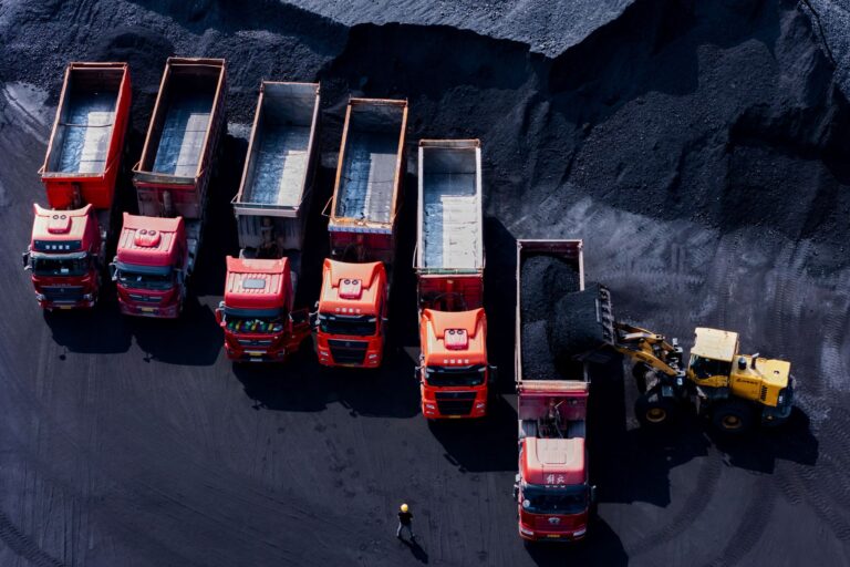 China sieht Kohle als Rückhalt bei Stromengpässen aus erneuerbaren Energien. (Symbolbild) Foto: Uncredited/CHINATOPIX/AP/dpa