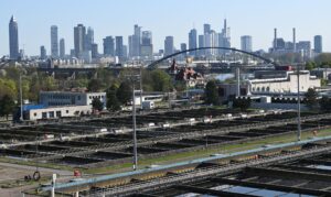 Das Abwasser durchläuft - wie hier in Frankfurt - mehrere Reinigungsstufen. (Archivbild)