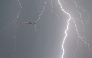 Zahlreiche Gewitter haben die Zahl der verspäteten Starts am Frankfurter Flughafen erhöht. (Archivbild)