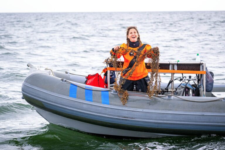 Taucher des Vereins Ghost Diving Germany haben viele Geisternetze aus der Nordsee vor der niedersächsischen Küste geborgen.  Foto: Sina Schuldt/dpa