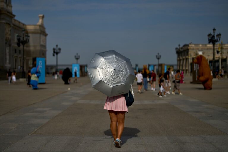 Südwesteuropa erlebte im August 2025 die dritte große Hitzewelle des Sommers. (Archivbild) Foto: Manu Fernandez/AP/dpa