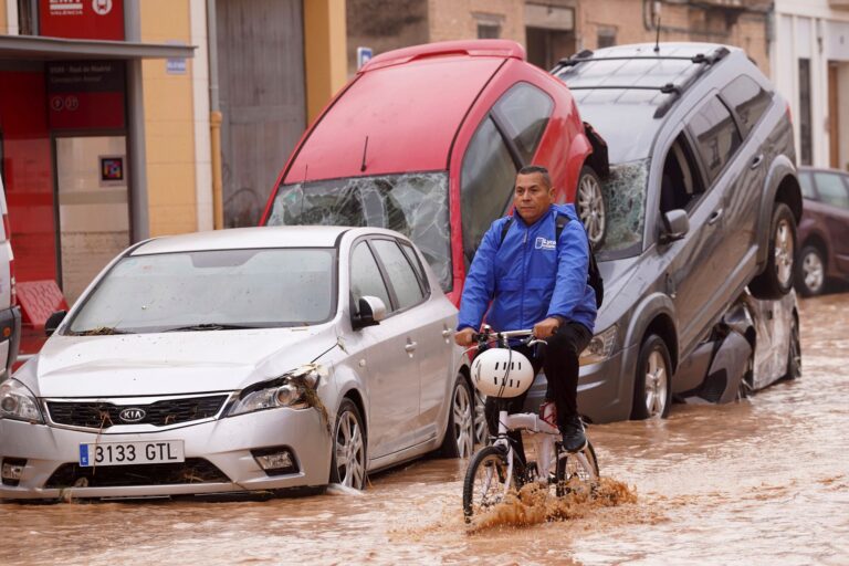 Vielerorts haben Überflutungen für Zerstörung gesorgt. (Archivbild) Foto: Alberto Saiz/AP